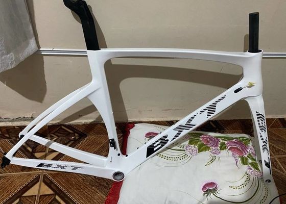 Aero Shaping Rim Brake Road Bikes Carbon Clincher Road Bike 700C