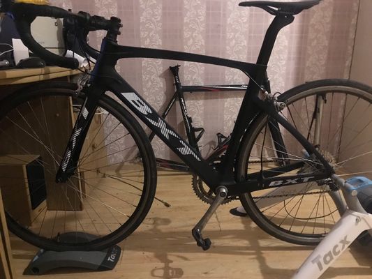 Rim Brake Road Bike Carbon Frame 700C V Brake Tire 25C 150kg Max Load