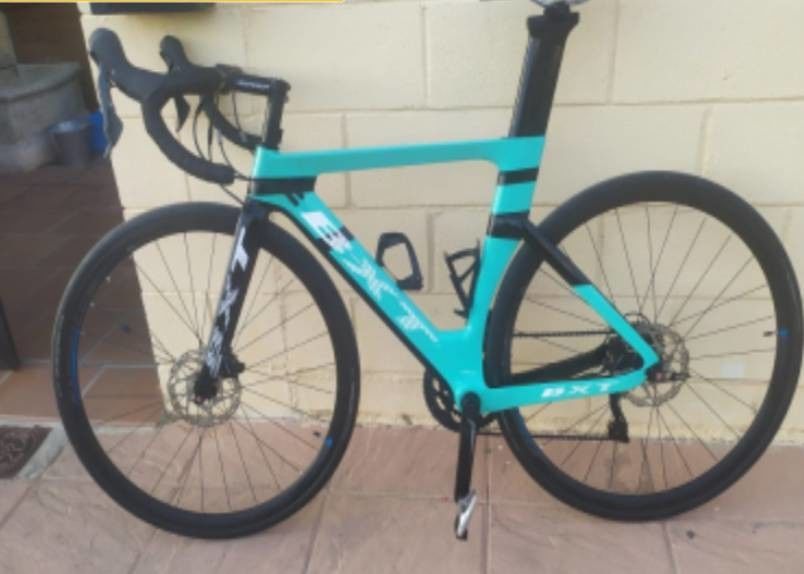 Aero Racing Carbon Road Bike 700C Hydraulic Disc Brake